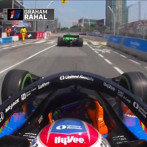 The rare FIVE wheel change for Graham Rahal. Efficient work by the No. 15 crew 💪 #INDYCAR // #IndyTO | NTT INDYCAR SERIES