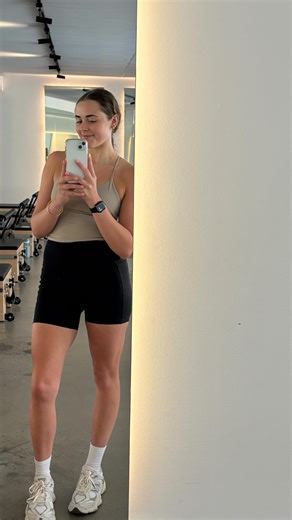 Ally 🩷🌸✨🧚‍♀️ on Instagram: "The difference between feeling it in your back… and feeling it in your abdominals 👀 Have you ever heard your instructor say: “Ribs to hips” “Imprint the lower spine” “Belly button to spine” This is what they mean. When you learn to engage your core correctly, you lay the foundations for spinal stability, injury prevention, balance, and alignment of the spine and pelvis. This is very different to: 👉 Pulling through the neck 👉 Arching the lumbar spine 👉 Tensing t