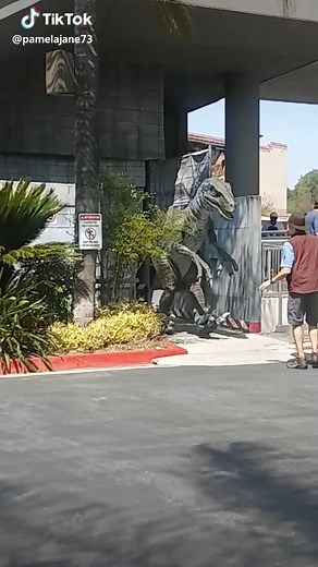 #dinosaur #universalstudios #jurasicpark #walkthedinosaur #IceAgeSong | dinosaurus