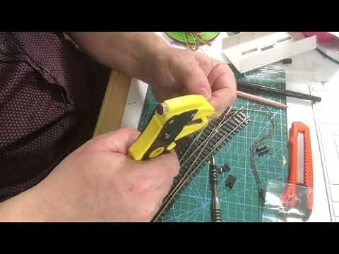 Bau einer Modelleisenbahn von Grund auf - Teil 3 - Weichenschalter plus Verkabelung montieren