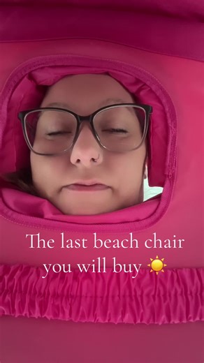 The last beach chair you will buy because once you try this one, regular beach chairs just don’t compare. Comfortable, adjustable, and made for long beach days. 🏖️#ostrichbeachchair #beachchair #beachdaymusthaves #loungechair #recliningchair