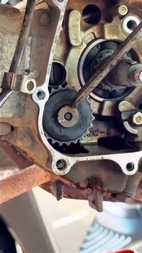 mechanic tricks to open the oil pump gear #tutorial #otomotif