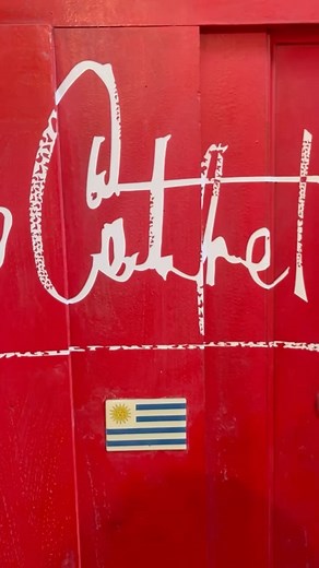 Alvaro Castagnet on Instagram: "Cada vez que te veo.. 🎶 Dishing out a couple of fun brushstrokes before setting off to Europe! . . . . . . . . . . . . . . . #painting #paintings #watercolor #watercolours #europe #neworleans #aquarelle #brushstrokes #color #brushes #artoftheday #art #fun #pinturas #myart #artsy #makearteveryday #photooftheday #instagood #lovelife #happy #style"