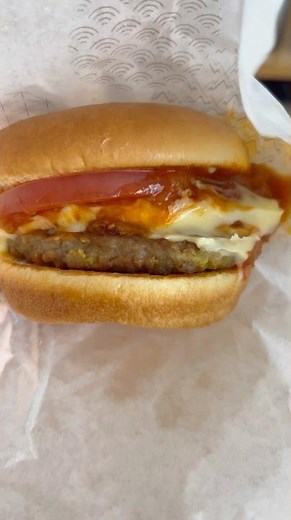 [Food Porn] Mos Burger is the best after all. Devouring the Seafood Tempura Rice Burger & Mos Che...