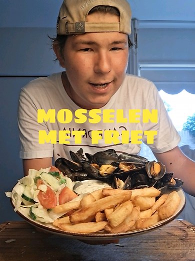 Mosselen met Verse Friet en Mosselsaus: Een Hemels Recept