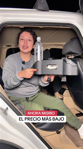 Un accesorio de carro muy útil , con espacio para toallitas, un bote de basura y un espacio para una botella de agua, jugo etc También tiene dos ganchos en la parte de abajo como complemento a tu organización Es de material resistente y muy fácil de poner #car #accessories #storagebox #organization #tiktokshopholidayhaul