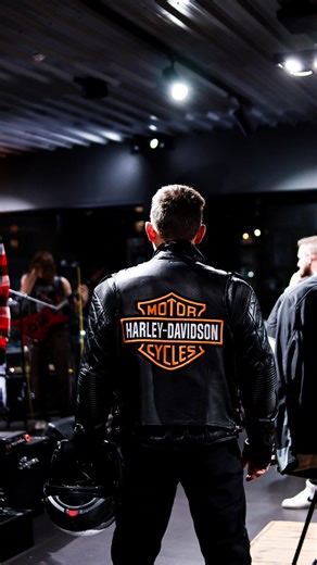 Harley Davidson Toruń on Instagram: "Co to była za impreza! 🥳 XMAS Party przechodzi do historii, czas na małe podsumowanie video, a już niebawem wrzucimy też fotorelacje 🔥 Dziękujemy za Waszą obecność, do zobaczenia na kolejnych eventach!!! 🤝 @retorykatattoo @rykatattooart @tom.richie @michalczyszyn_hair @arkadiusz__michalczyszyn @barber_marcelniedbala @underdog_metal_band @fantom.band @monsterenergy @chlebiwinotorun @harleydavidsonpolska @harleydavidson 🎥 @kar.v3 Odwiedź nasz salon: 🏍️ Har