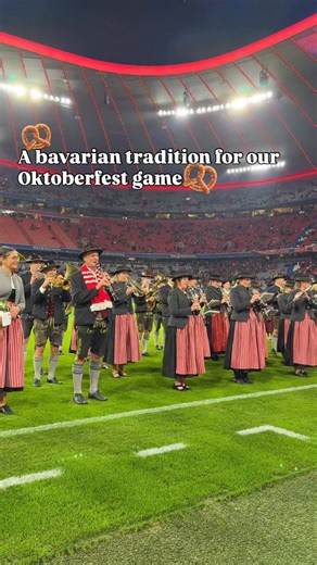 No Oktoberfest game is complete without this bavarian tradition 🥨🎺 | FC Bayern München
