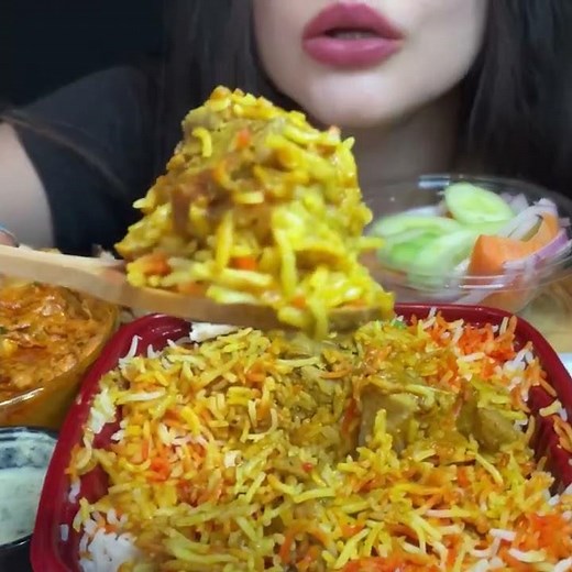 ASMR PAKISTANI FOOD MUKBANG | MUTTON BIRYANI + CHICKEN HANDI #shorts