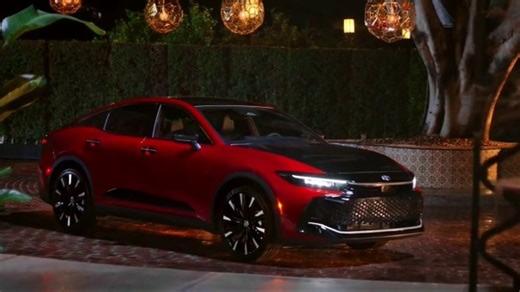Toyota Crown TV Spot, 'Reunion' Song by Club Yoko [T1]