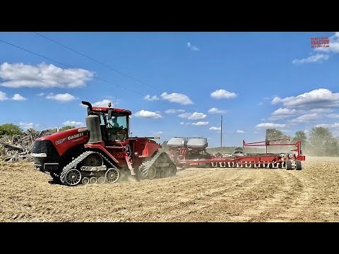 CASE IH QUADTRAC Tractors Planting Corn