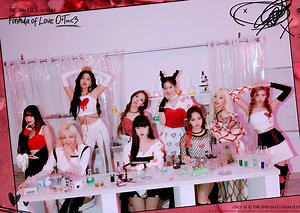 【TWICE】- 出发美国举行演唱会，定延和MOMO比出神秘手势让大家浮想联翩_哔哩哔哩_bilibili