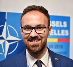 UE si noile provocari mondiale 8 mai - sarbatorit in lumea libera si 9 mai - marcat de cei pro Moscova Canada,Japonia si familia europeana Robert Lupitu -jurnalist Calea Europeana | România Actualităţi