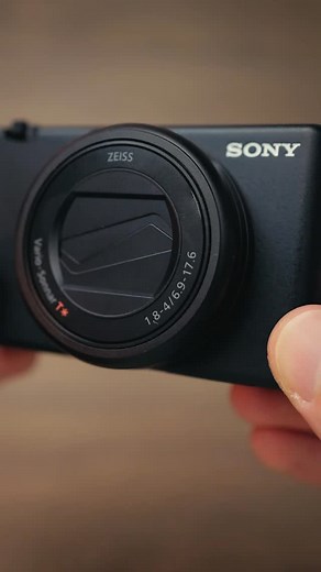 🎬 Noua Sony ZV- 1II creată pentru vloggeri și creatori care vor mai mult! Cu senzorul APS-C de ultimă generație, autofocus ultra-rapid și culori spectaculoase, totul arată perfect, din prima. 📸 Filmează, fotografiază și spune-ți povestea cu claritate și stil, oriunde te afli. Ușoară, intuitivă și pregătită pentru content non-stop! 👉 Intră pe f64.ro pentru comandă! #sonyzve1 #sonyalpha #f64 #sonyromania | F64