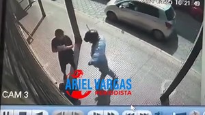 3.2K views · 22 reactions | Santa Cruz: Viiolento atraco con arma de fuego a una casa de cambio, ubicada en calle Velasco de la capital Cruceña. Los antisociales se llevaron bs 1 millón. ¿Complicidad? Creditos : Aducir Noticias | Roboré Te Informa. | Facebook
