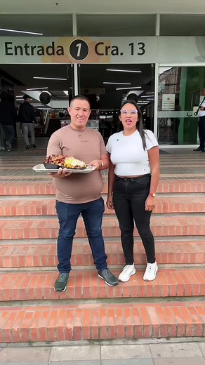 Me fui en busca de la mejor salchipapa de Funza… y la encontré 🔥🍟 En Salchipuedes tienen las criollas perfectas para venir con tus amigos, compartir y antojarse con cada bocado 🤤 Además, puedes pedir tu show de queso 🧀✨ porque sí, aquí el queso es protagonista 😍 Los encuentras en el Centro Comercial Unicentro Funza… y te juro que después de probarlas, vas a querer volver 💥 #salchipapa #funza #planesbogota #planes #showdequeso