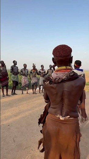 Danza tradicional de la tribu Karo de Omo Valley, Etiopía. #africa #culture #travel #ethiopia