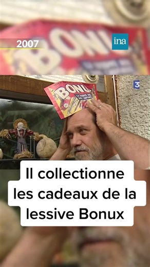 La célèbre lessive Bonux fait son retour après 10 ans d’absence. Une lessive très populaire auprès des enfants pour les cadeaux que l’on pouvait trouver dans ses paquets. Pinces à linge, passoires, voitures en plastique… Rencontre avec Francis qui a tout conservé ! #archive #bonux #lessive