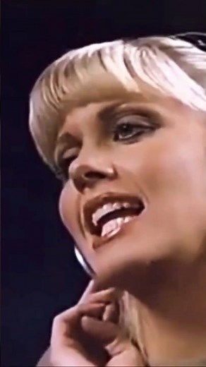 Olivia Newton-John - Deeper Than The Night (Live, 1978) | *Special edit with Totally Hot