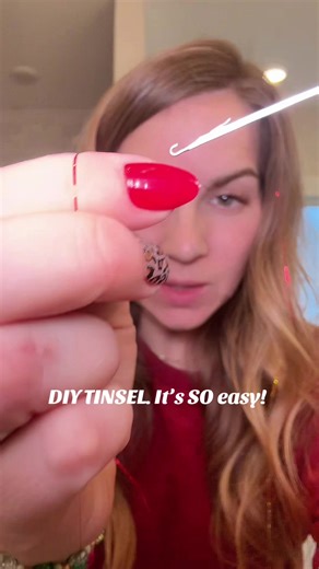 How to Easily Apply Hair Tinsel: A DIY Guide