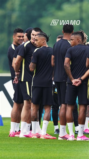TODO MUNDO PROCURA ELE! 😅 A gente achou que o Neymar não ia aparecer! Foi todo mundo se apresentando para o treino de hoje e nada do homem. Mas, no final, o camisa 10 deu o ar da graça! 🇧🇷 Siga o Canal Wamo e saiba tudo sobre a nossa Amarelinha! 📲 📹: @crissevieri.mov | @canalwamo #CanalWamo #copadomundo