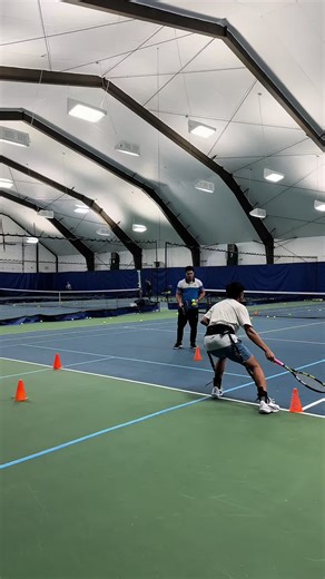 🎾 Working on staying low, maintaining a strong base, and controlling movement under resistance. 🔥 Developing lateral stability, balance, and efficient transitions forward and backward to arrive on the ball in a stable hitting position. These movement patterns translate directly to better court positioning, timing, and shot execution under pressure. #coach #tennis #tennisplayer #tips #drils