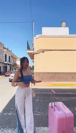 GITANA DE VIAJE BAILANDO RUMBA FLAMENCA EN LA CALLE CON MUCHA ALEGRÍA 💙
