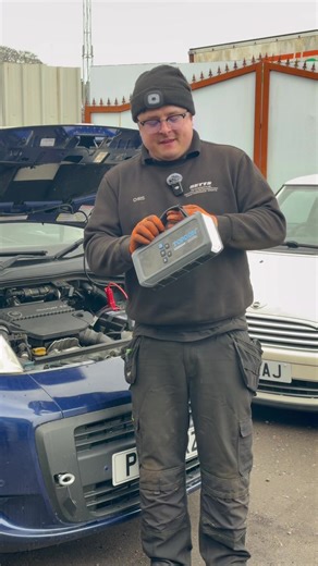 Topdon v2200 air jumper pack. £140 plus the vat for a jumper pack and air compressor with this many features is un heard of @Topdon UK #mechanic #jumperpack #buythisnow #foruyou Bettsautomotive.co.uk Topdondiagnostics.co.uk