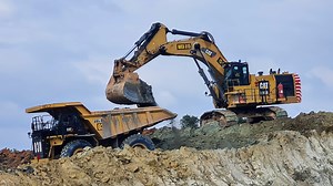 Saksikan bagaimana Hydraulic Mining Shovel Cat® 6015 dan 6020B memberikan performa terbaik dalam mendorong bisnis pertambangan meraih produktivitas lebih tinggi dan keuntungan lebih besar. #trakindoutama #advancingyouforward | PT Trakindo Utama