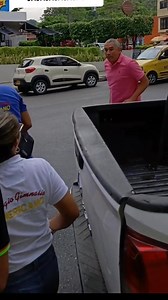 La cara del señor del azul 😂😂😂😂😂😂😂 | mundo flores