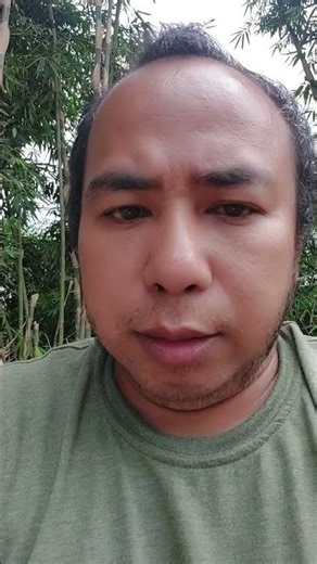 Keluarga lucu bahagia Ceria papa kebingungan bolak balik kamera hape