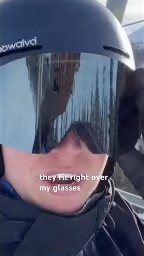 These goggles keep your view clean and your look cooler 😎🕶️ #skiing #skigoggles