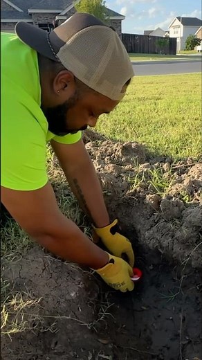 Troubleshooting A Sink Hole in my Front Yard! Pt. 2 #Landscape #YardWork #SprinklerSystem #lawncare