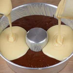 The secret to making a SUPER QUICK and cheap Cake with Filling! | That Recipe