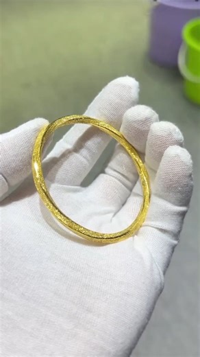 Gold Room on Instagram: "The Möbius bracelet is so sparkly! #viral #reels #explorepage #treadingreels #treading"