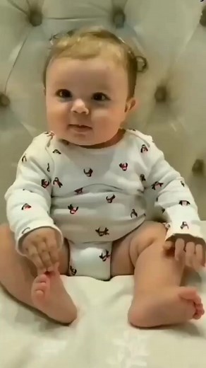 So cute.🥰❤️ #cute #socute #cutebaby #cuteness #cutenessoverloaded #baby #babylove #babycute #best #beautiful #beauty #smile #shorts #share #sweet #sosweet #reel #reels #reelsfb #reelsviral #reelsvideo #viralreelsシ | 𝙎𝙤𝙃𝙖シ