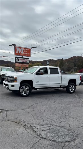 💀 SPOOKY SAVINGS SALE! 💀 2015 CHEVROLET SILVERADO 2500HD! HIGH COUNTRY PACKAGE! 6.6L DURAMAX! 117K MILES! ALLISON TRANSMISSION! HEATED COOLED LEATHER! NAVIGATION! BACK UP CAMERA! 4 WHEEL DRIVE! NOW ONLY $38,939!! | Motor Mile Motors of Bristol