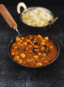 Kerala Style Vella Kadala Curry