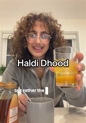 There’s real wisdom behind our Asian home remedies! It’s Haldi Dhood season! Turmeric Milk or ‘Golden Latte’ is rich in anti inflammatory and immune boosting properties. The black pepper activates the curcumin and olive oil helps absorb everything into your body. 1 cup hot milk 2 tbsp hot water 1/2 tsp turmeric Pinch of black pepper 1/2 tsp olive oil 1-2 tsp honey #haldidhood #turmericlatte #turmericmilk #asianremedies #goldenlatte