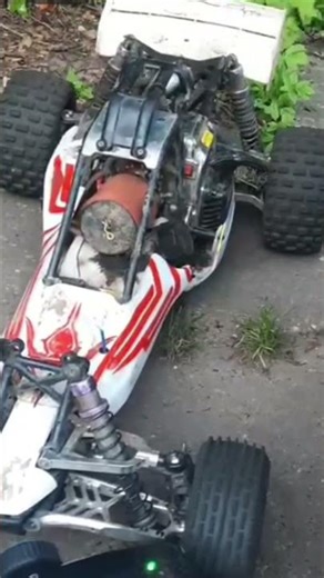 starting up the hpi baja 36cc with pigtale pipe sounds sickening #shorts #rcshorts