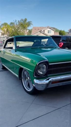 Het gemak van Gold Class Premium Quik Detailer om jouw voertuig snel wat extra glans te geven! La commodité de Gold Class Premium Quik Detailer pour donner rapidement à votre véhicule un éclat supplémentaire! | Meguiar's Belgium