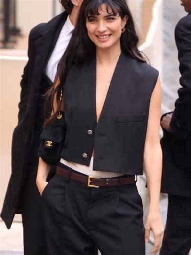 Tûba Büyüküstün watched the chanelofficial Spring/Summer 2026 Haute Couture show, held as part of Paris Fashion Week. #ChanelSS26 #parisfashionweek #tubabüyüküstün