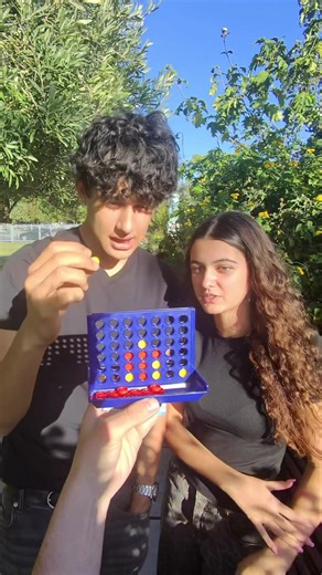 Jouez à Puissance 4 avec un Inconnu à Nice