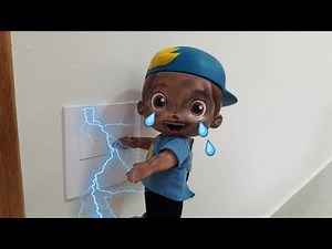 LEVOU CHOQUE ! Boneco do Luccas Neto põe o dedo na tomada e leva um choque #LUCCASNETO #BONECO
