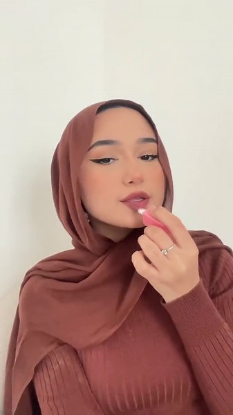 Swatching my favorite non sticky Glossie lip gloss shades