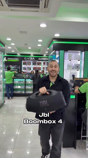 JBL Boombox 4 — la bestia del sonido llegó La nueva Boombox 4 rompe todo con 210 W de potencia JBL Pro Sound, bajos personalizables y Bluetooth 5.4 Auracast. Tiene hasta 28 horas de batería y resistencia IP68 al agua y polvo, lista pa’ la pile, la playa o donde sea que armés la fiesta. 👉Precio: https://atacadoconnect.com/produto/parlantes/speaker-portatil-jbl-boombox-4-bluetooth-negro/1265040 #jbl #partybox #boombox #boombox4 #sonidojbl #sonidoportátil | Atacado Connect Py