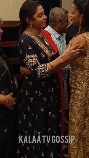 චන්දරේගේ වයිෆ්ට සුභ පතන්න ආ යශෝධා😍Nadeesha hemamali & yashoda Wimaladarma ❤️ #cinema #kalaatvgossip