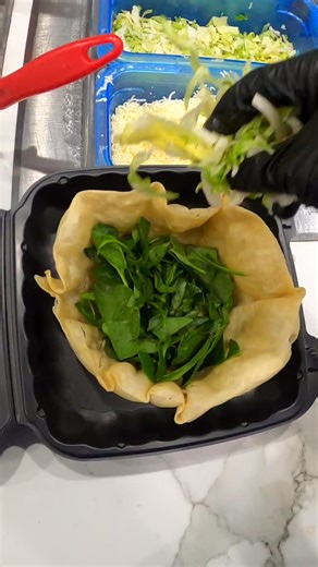 Taco salad anyone?! 😍😍😍 Only the freshest ingredients here at Barberitos in Greensboro 🍋‍🟩🥑🍅🥬🌽🌶️🫑🧄🧅🌯🌮🥗🫘 | Barberitos Southwestern Grille & Cantina