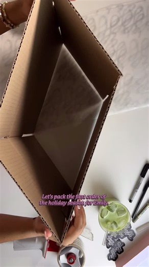 Fluffe Fairy Floss on Instagram: "Christmas Fluffe is here! Pack an order with me for Emily 💕 if you’d like to be the next order we pack on camera, simply send us a DM with your order number 💌 #fluffe #giftideas #candy #christmasgiftsideas #cutepackaging #secretsanta #whiteelephantgift"