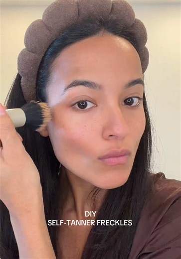 DIY self-tan freckles using Bronze Foam in Ultra Dark 🤎✨ subtle, natural, sun-kissed freckles in minutes. #selftan #fauxfreckles #tanninghack